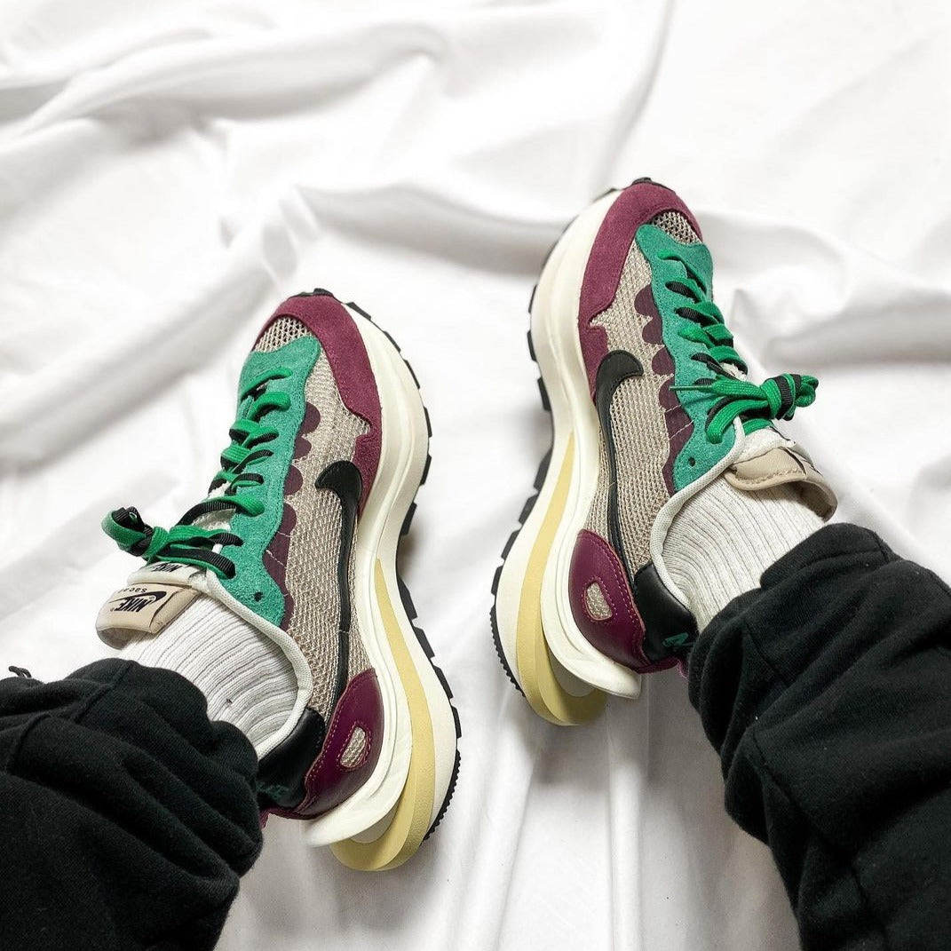 Nike x Sacai Vaporwaffle 'Villain Red Neptune Green'